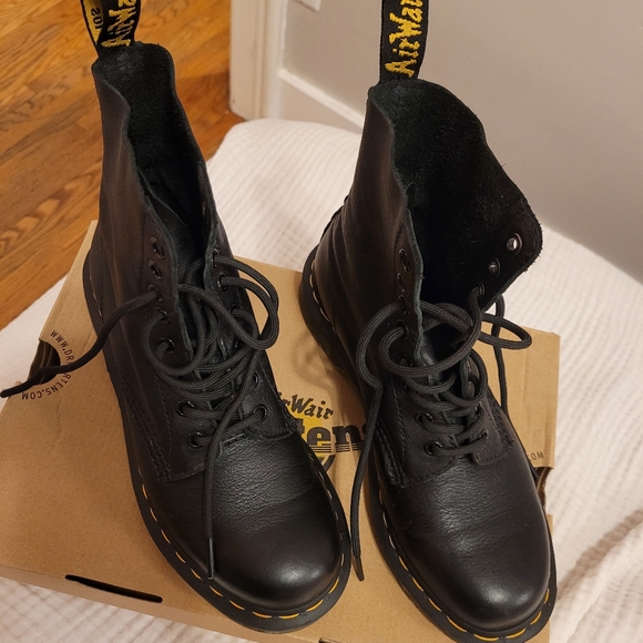 Women's soft leather Doc Marten boots - Picture 2 of 4